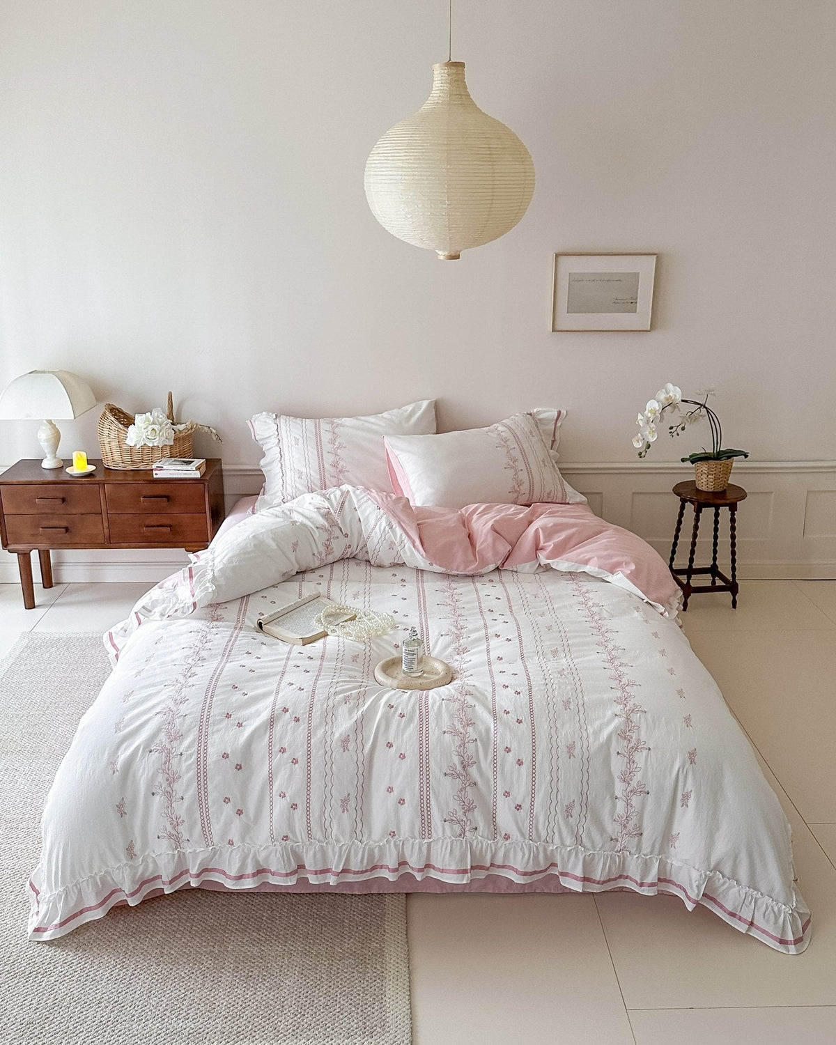 Embroidered French Lace Ruffle Pillowcases / Pink